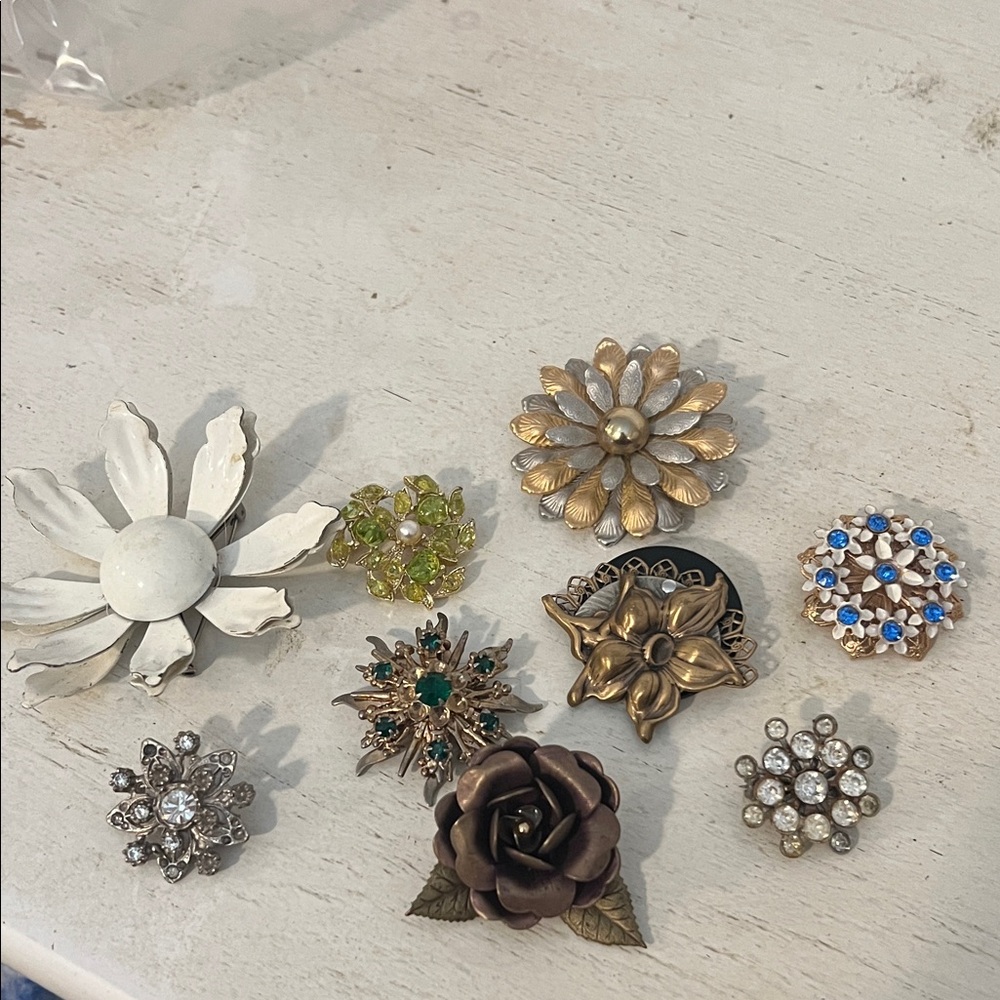 Lot Vintage enamel & crystal flower brooches pins